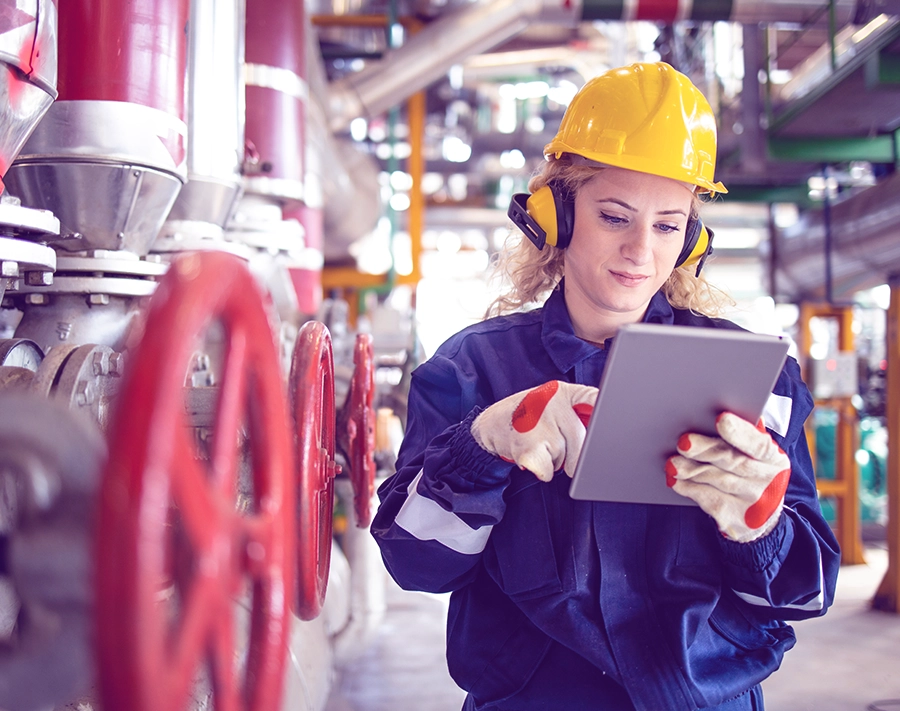 Oil & Gas worker with tablet